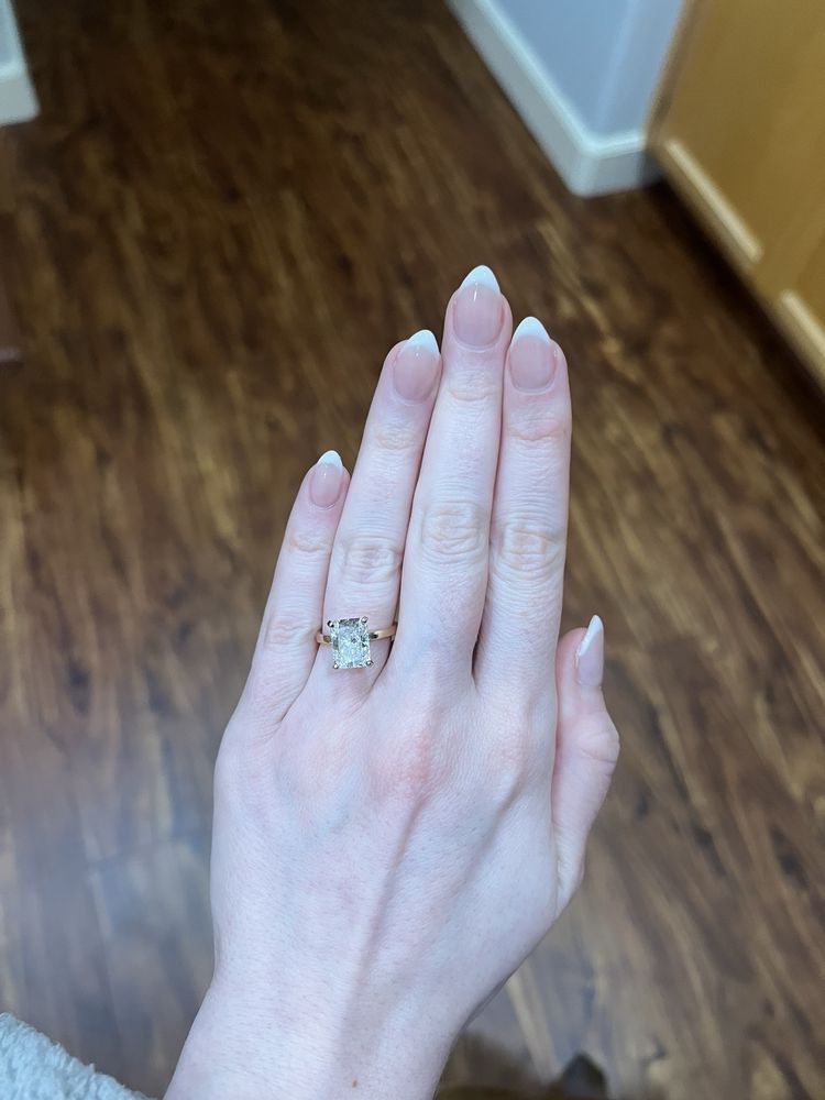 Honey Belle Nail Lounge Logo