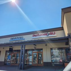 Perfumes 4U - Entrance