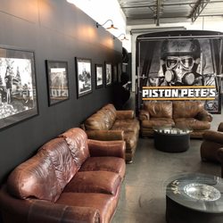 Piston Pete's - Lounging area
