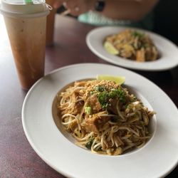 Papaya Salad Thai Food Restaurant - Pad Thai
