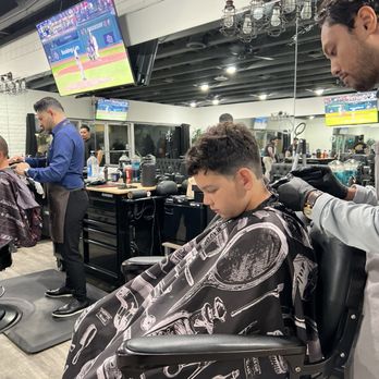 Gentlemens Hair Lounge - Clean cut - Barbers Near Me - Riverside, California