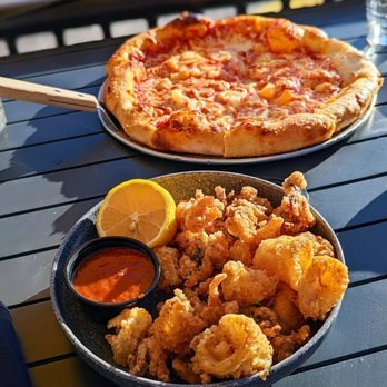 Black's Pub - Pubs Near Me - Whistler, British Columbia