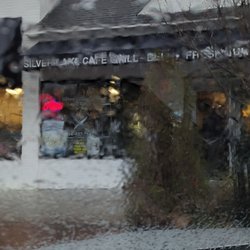 Silver Lake Cafe And Grill - Rainy day