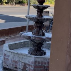 The Monarch Inn - What chemicals did you put in this fountain?! I videoed a hummingbird taking a drink from this and flying off! I hope to God it's not dead.