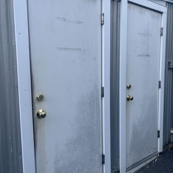 Bolton Orchards - 12/02/2024 these are the bathrooms outside...take a left when exiting the store, diagonally across from the port-a-potty! - Delis Near Me - Bolton, Massachusetts Bolton Orchards - 12/02/2024 these are the bathrooms outside...take a left when exiting the store, diagonally across from the port-a-potty! - Delis Near Me - Bolton, Massachusetts