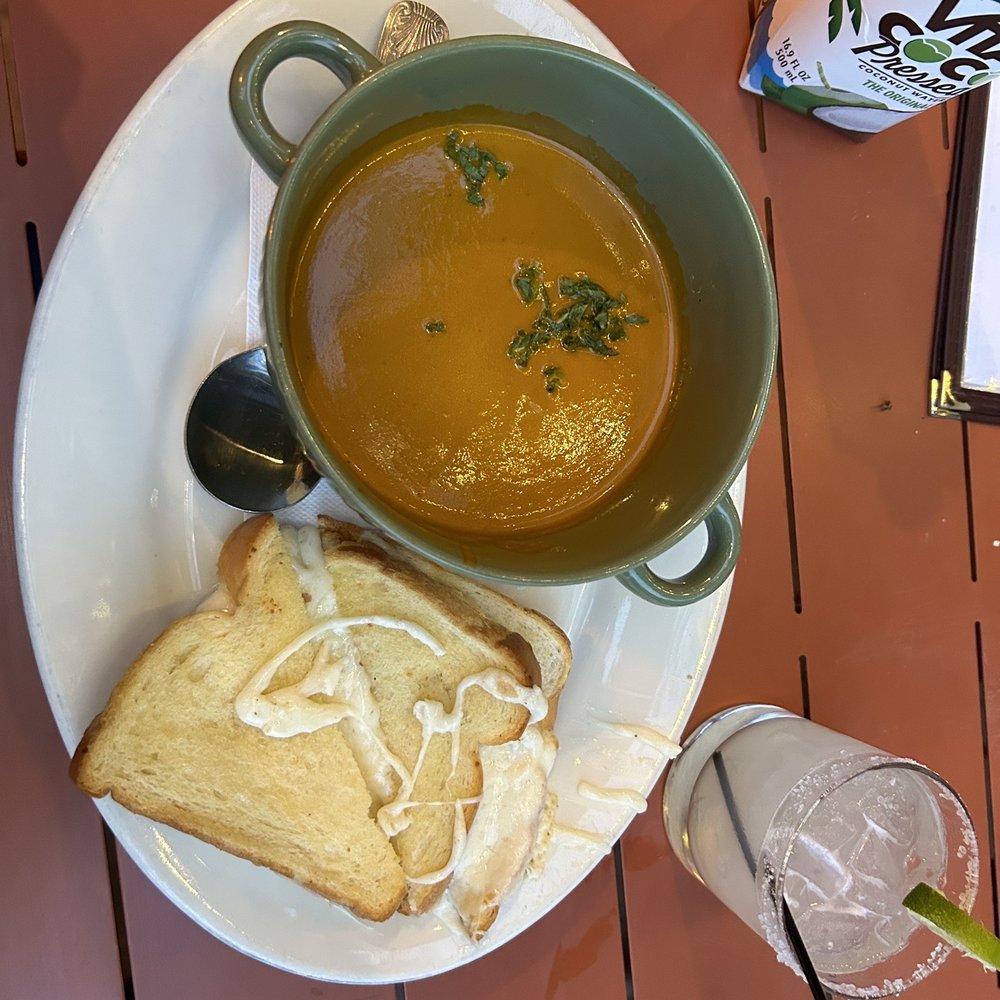 The Delachaise - Grilled Cheese & Tomato Soup - Wine Bars Near Me - New Orleans, Louisiana The Delachaise - Grilled Cheese & Tomato Soup - Wine Bars Near Me - New Orleans, Louisiana