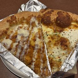 Ramunto's Brick & Brew Pizzeria - Buffalo chicken and Bianca