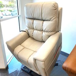 Premium Mobility - Capriccio Dove color on the Vivalift Ultra lift chair