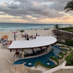 Kuku's Bar - Love is in the air at KuKu's Bar