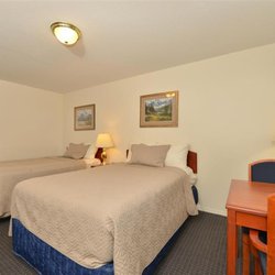 Canada's Best Value Inn - Two Double Beds