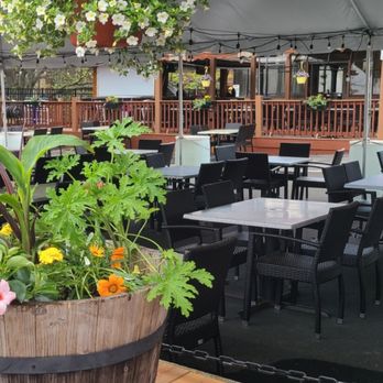 The Deck Bar - Tent seating perfect for large groups - American Near Me - Northampton, Massachusetts