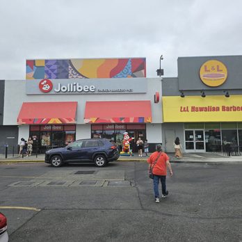 Jollibee - Front entrance - Fast Food Near Me - Tacoma, Washington
