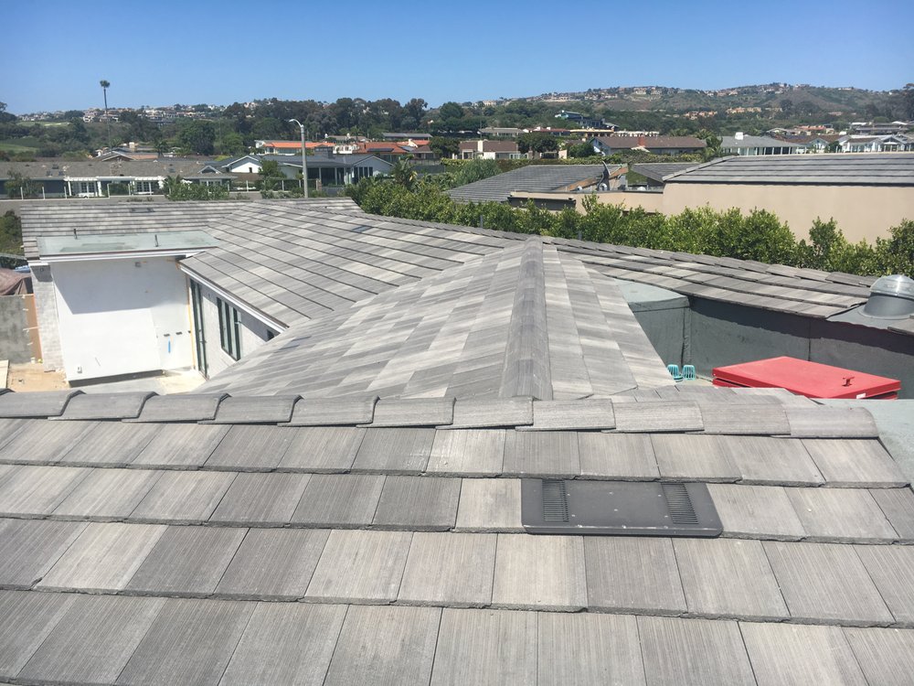 Slide of Lemus Roofing