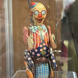 Antiques & Treasures ROCK! - The very spooky clown I did not buy