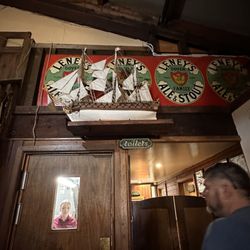 Cullins Yard - Cool decor