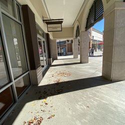 Banana Republic Factory Store - Entrance