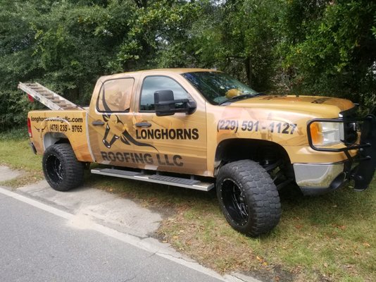 Longhorns Roofing Logo