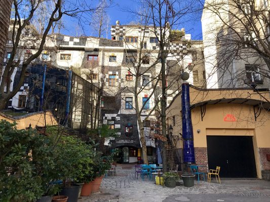 Kunst Haus Wien. Museum Hundertwasser by null
