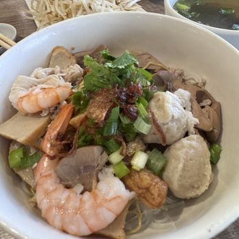 Mien Nghia Noodle Express - #3. Shrimp was slimy. Fish products tastes like had flour dough only. Kidney stinky. Noodles ok. Terrible dish - Chinese Near Me - Rosemead, California