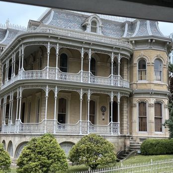 Austin Duck Adventures - Love the design of this house - Bus Tours Near Me - Austin, Texas