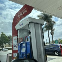 Mobil - 5/18/25 Just cleaning the windshield stop