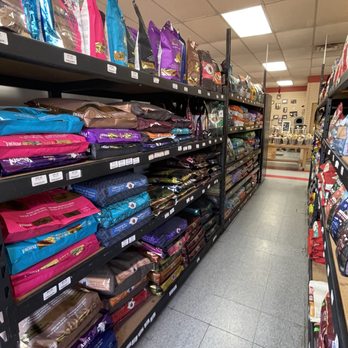 Your Pet Stop - Roxi & Co pet store in Sioux Falls with a wide selection of premium and natural dog food. - Pet Stores Near Me - Sioux Falls, South Dakota