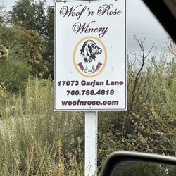 Woof'n Rose Winery and Vineyard - The entrance