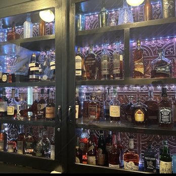 Whiskey Kitchen Mount Dora - Bars Near Me - Mt Dora, Florida