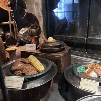Three Broomsticks at Universal Studios Hollywood - Sample window food - British Near Me - Universal City, California Three Broomsticks at Universal Studios Hollywood - Sample window food - British Near Me - Universal City, California