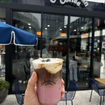 Chamberlain Coffee - Dove oat milk and berry Brulé outside Café - Coffee & Tea Near Me - Los Angeles, California Chamberlain Coffee - Dove oat milk and berry Brulé outside Café - Coffee & Tea Near Me - Los Angeles, California