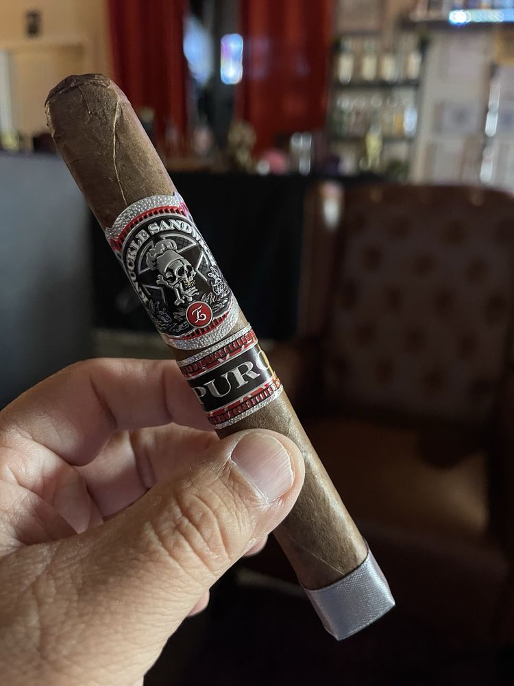The Cigar Quarters Logo