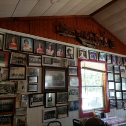 Burger House - 50 years of Homecoming Queens