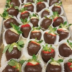 DeLuise Bakery