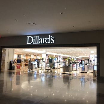 Dillard's - Mall entrance - Department Stores Near Me - Liberty Township, Ohio