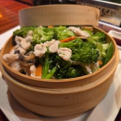 Sushi Yoshi - Chicken bamboo steam pot and brown sauce