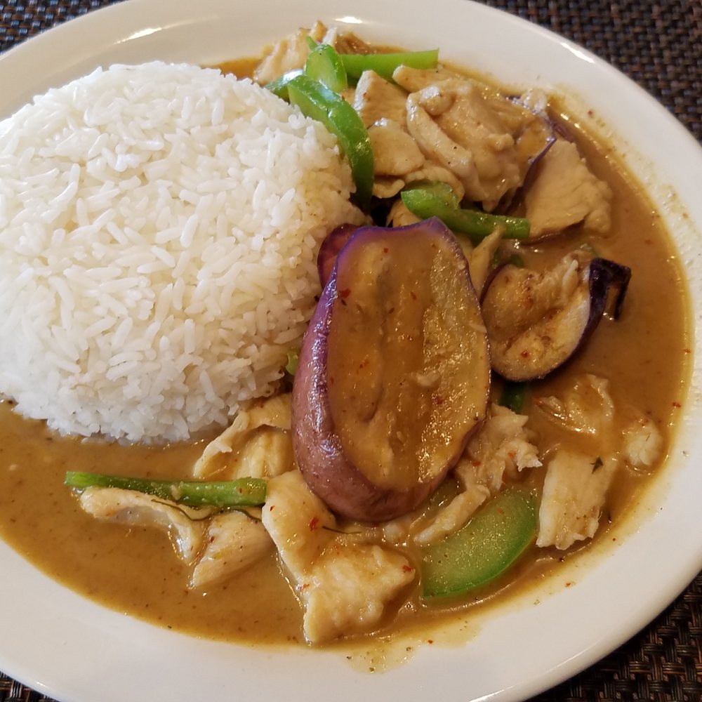Thai Kitchen - Green Curry w/ chicken - Thai Near Me - Warren, Michigan Thai Kitchen - Green Curry w/ chicken - Thai Near Me - Warren, Michigan