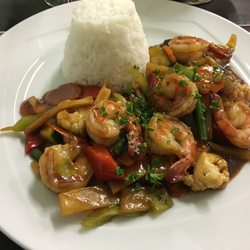 Mrs. Asia - Jättikatkarapuja ja sekavihanneksia osterikastikkeessa. Mutkatonta ja maukasta.