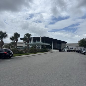 Earls Kitchen + Bar - Outside - New American Near Me - Orlando, Florida