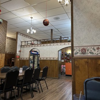 Roma's Restaurant & Pizzeria - The inside looking towards the workers and their hiding spots. - Italian Near Me - Wise, Virginia Roma's Restaurant & Pizzeria - The inside looking towards the workers and their hiding spots. - Italian Near Me - Wise, Virginia