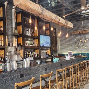 Roe Seafood Restaurant - Full bar and loved the decor - Seafood Near Me - Long Beach, California Roe Seafood Restaurant - Full bar and loved the decor - Seafood Near Me - Long Beach, California