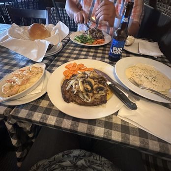 Giovanni's Italian Eatery - Ribeyes, shrimp scampi, fresh roll, portobello mushroom ravioli. - Italian Near Me - Shafter, California Giovanni's Italian Eatery - Ribeyes, shrimp scampi, fresh roll, portobello mushroom ravioli. - Italian Near Me - Shafter, California