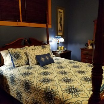 Laurel Ridge Bed and Breakfast - Bed & Breakfast Near Me - Warren, Massachusetts