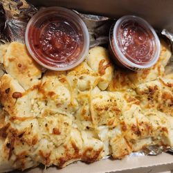 Four Stags Pizzeria - Garlic Parmesean Pull apart bread
