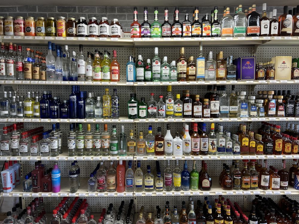 LAKESIDE LIQUOR Updated September 2024 3940 Fikes Rd, Benton Harbor