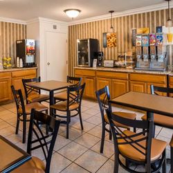 Best Western Colonial Inn - Breakfast Area