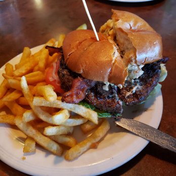 Bumbleberry Flats - Mashed potato burger So big I had to cut it in half to pick it up..yummmmy - American Near Me - Laughlin, Nevada