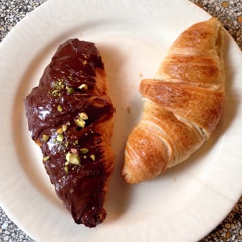 Bbrood - Gewoon croissantje en chocolade croissantje - Bakeries Near Me - Amsterdam, New Hampshire