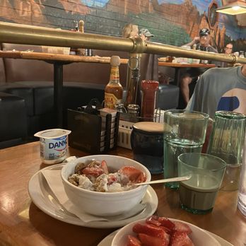 Coffee Pot Restaurant - Oatmeal with strawberries - Breakfast & Brunch Near Me - Sedona, Arizona Coffee Pot Restaurant - Oatmeal with strawberries - Breakfast & Brunch Near Me - Sedona, Arizona