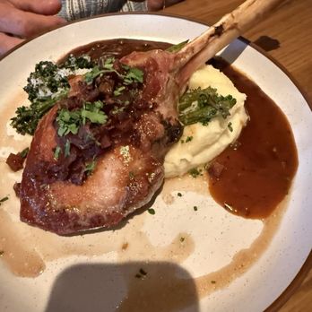 Earls Kitchen + Bar - New American Near Me - Fort Lauderdale, Florida