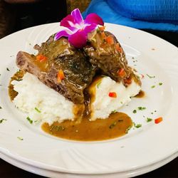 Amore Italian Ristorante - Short ribs with garlic mashed potatoes